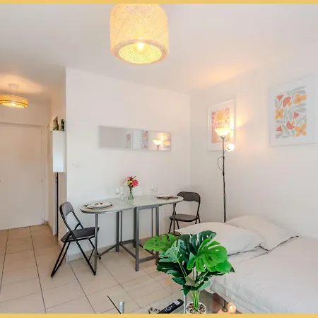Le Flowers I Julien Apartment *